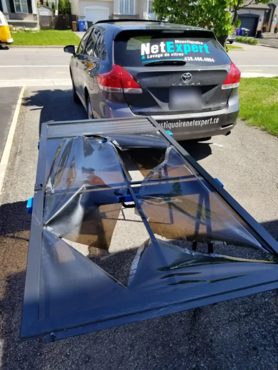 Pellicule MICA de gazébo déchirée, avant remplacement